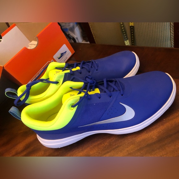 NWT NIKE WMNS 9.5 AKAMAI SNEAKERS - Picture 5 of 10